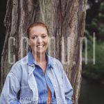 07-05-1993 Carry Tefsen beside a tree in Baarn, 
by order of Televizier/Blue Horse Productions

[keywords]Posed, Half Length, Actrice, Eyecontact, Smiling, Location, Tree[/keywords]